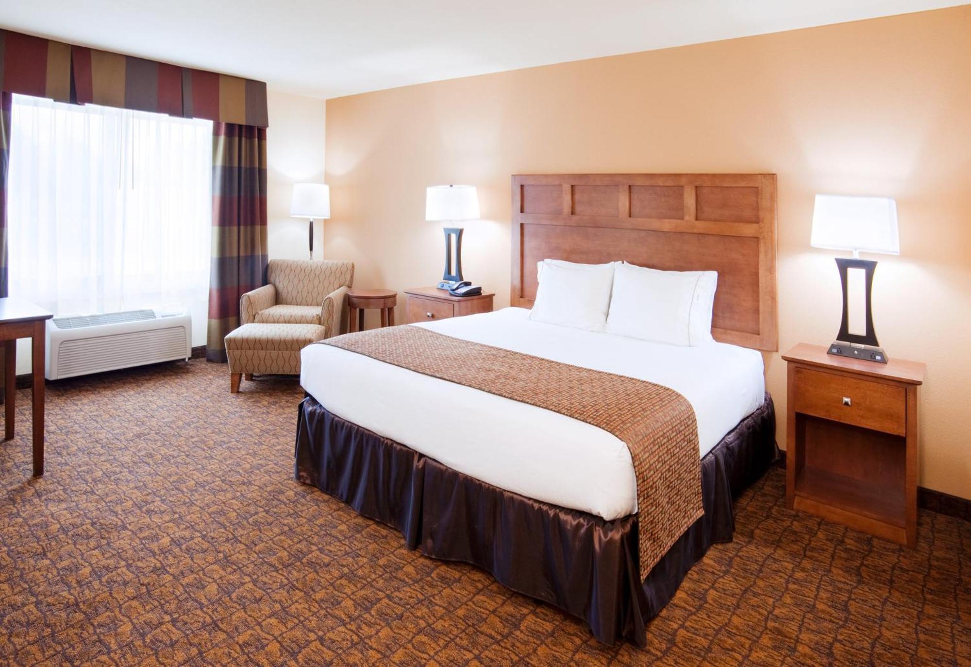 Express & By Ihg 2*