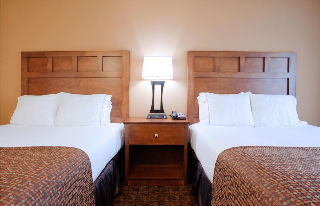 Express & By Ihg Hotel 2*